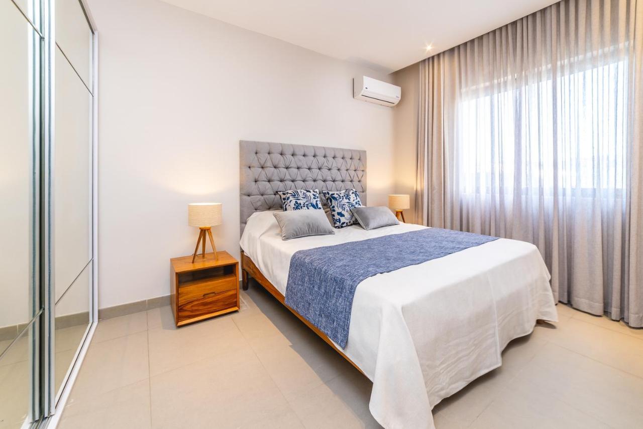 Penthouse 13 - One Bay Residence With Private Rooftop Terrace And Dip In Pool Pereybere Beach Exteriér fotografie